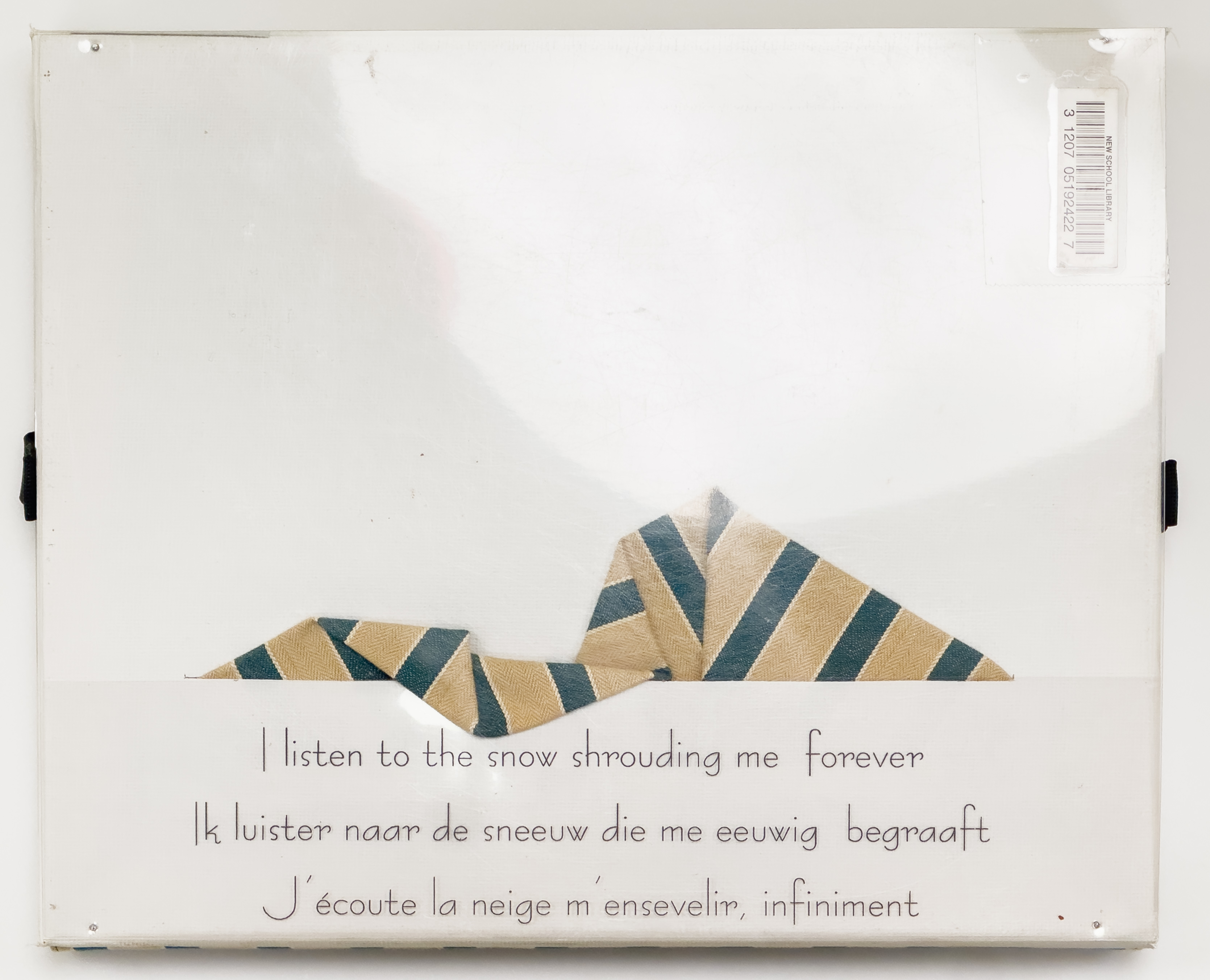 A white book cover with a tan and dark blue fabric folded image on the cover with text on the bottom saying "I Listen To The Snow Shrouding Me Forever, Ik luister naar de sneeuw die me eeuwig begraaft, J'écoute la neige m'ensevelir, infiniment."